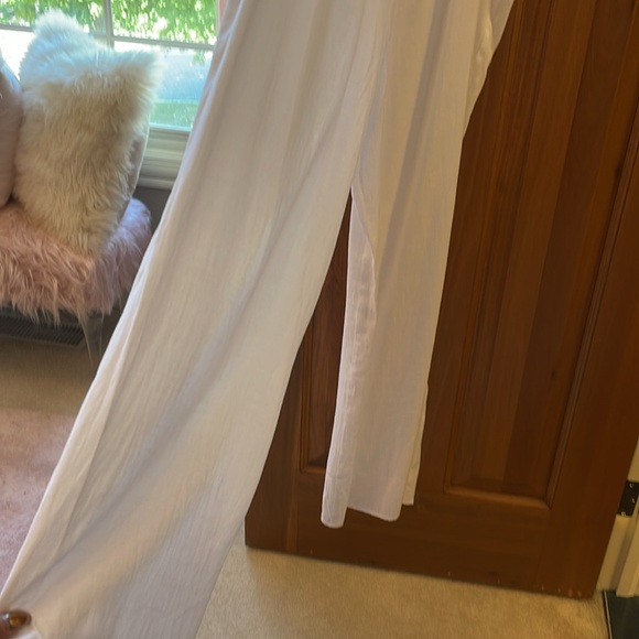 Beautiful ❣️mi ami❣️White Linen Pleated Jumpsuit🏆 - Picture 12 of 16